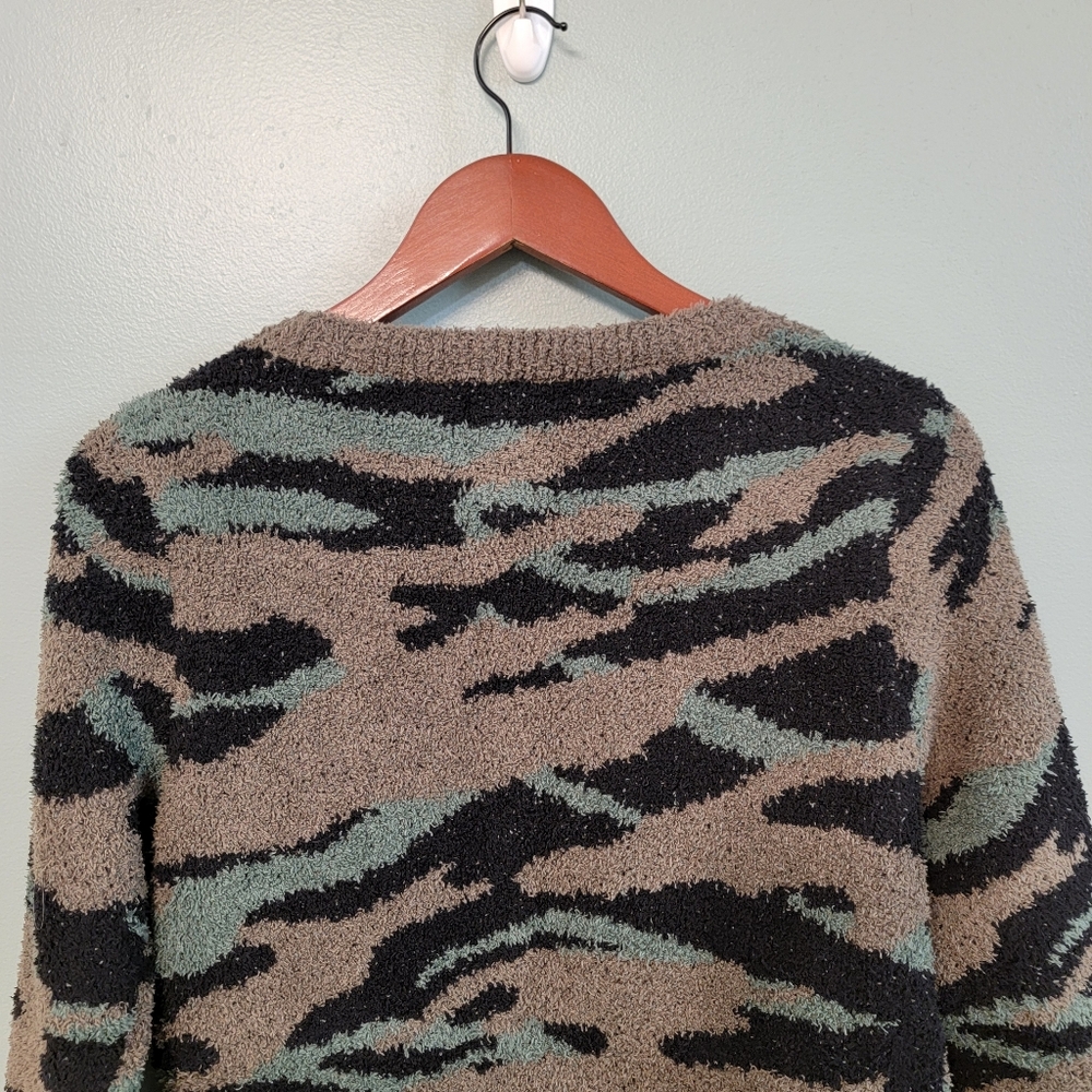 Barefoot Dreams Cozychic Seaside Crew Neck Pullover Army Green Camo Plus Size XS - Picture 9 of 10
